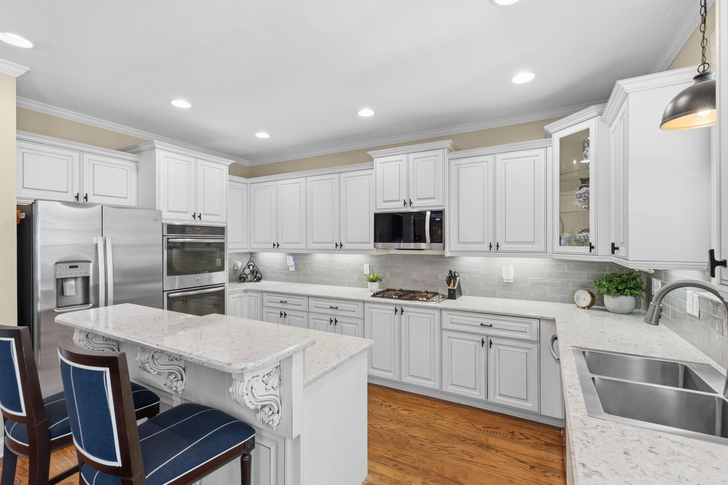 2512 Laurel Drive