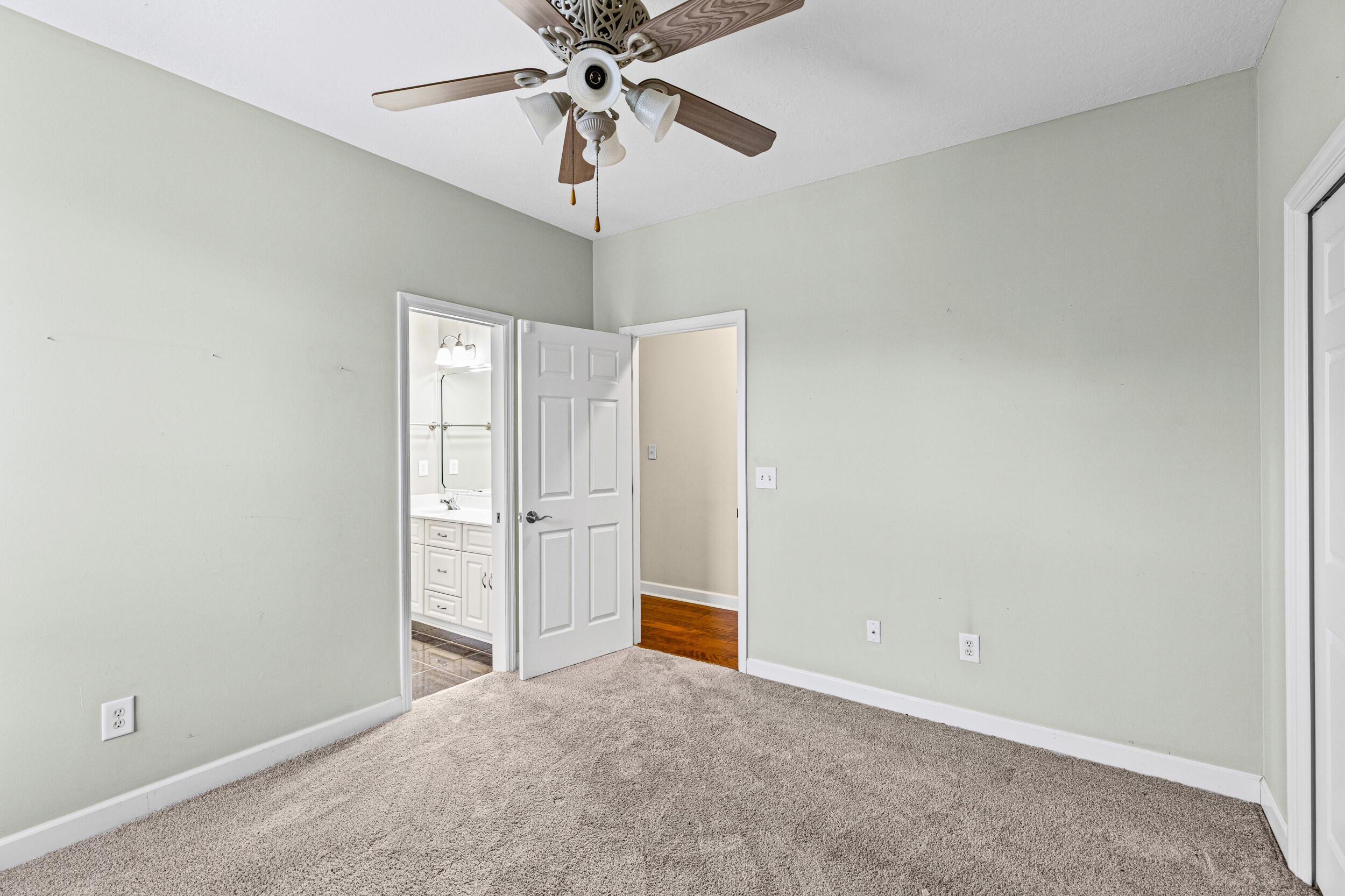957 Windmill Parkway