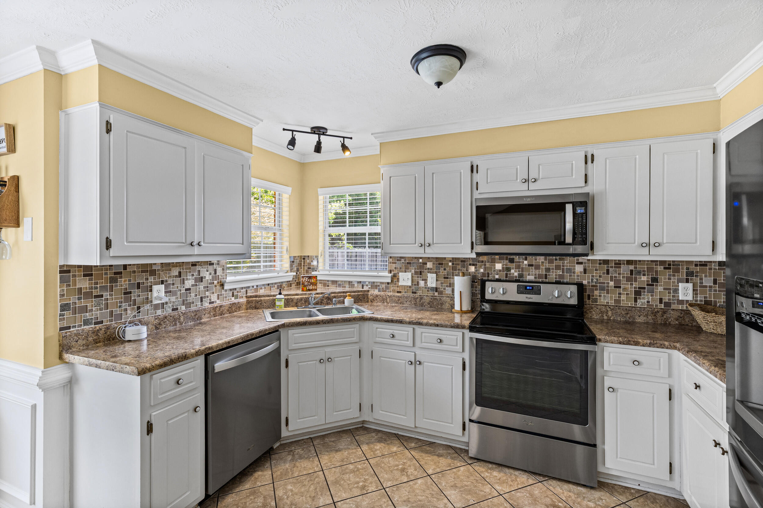 814 Stoneview Drive