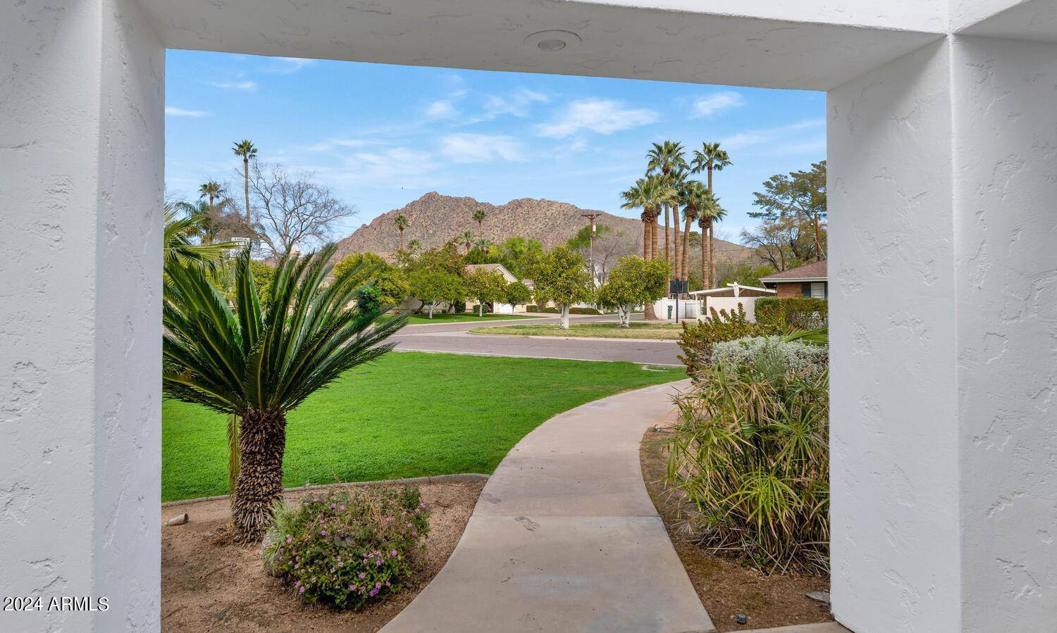 6301 E Calle Del Norte --