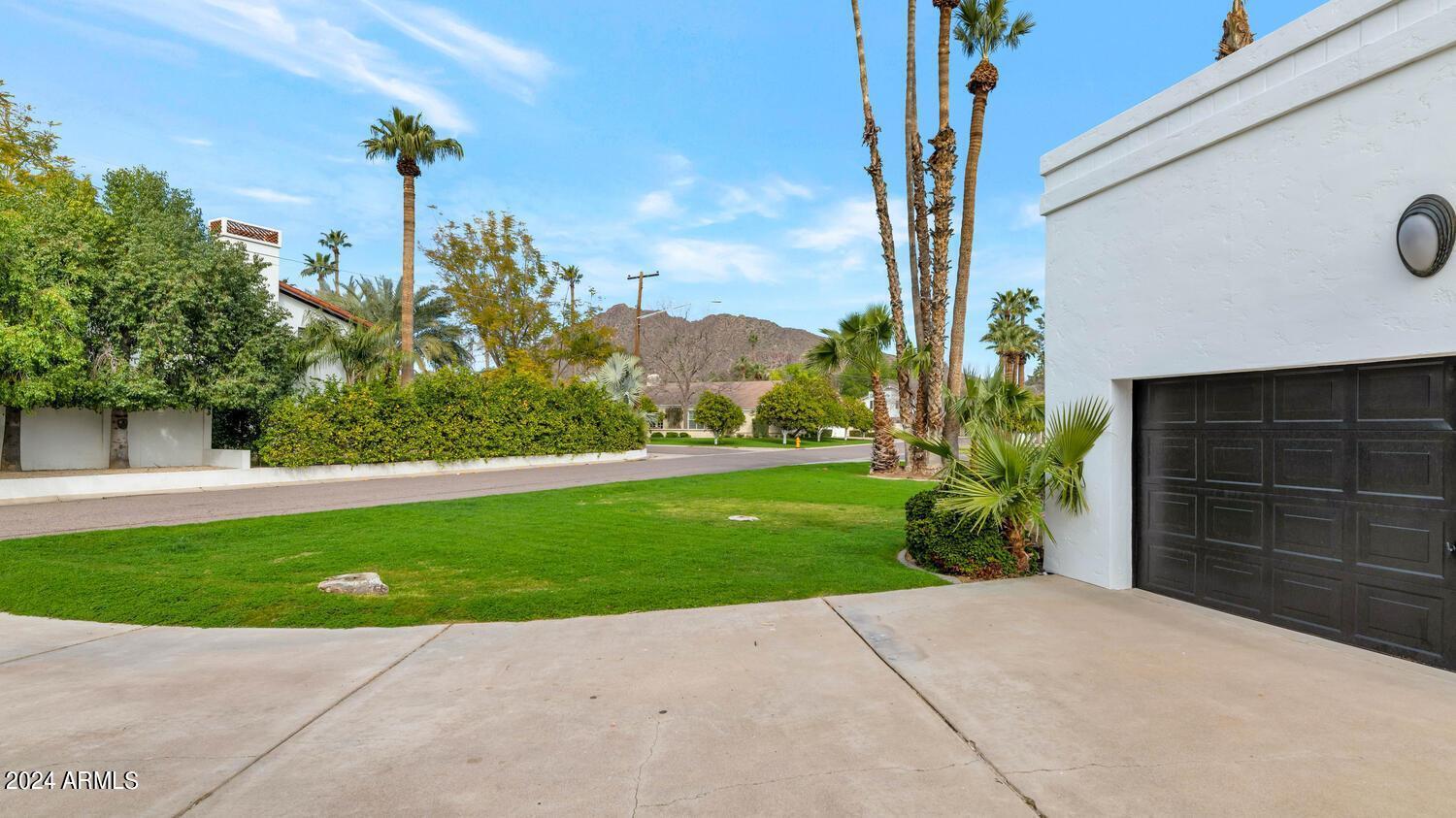 6301 E Calle Del Norte --