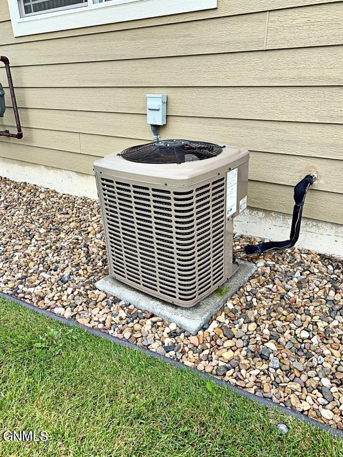 3000-3004 Golden Vista Avenue