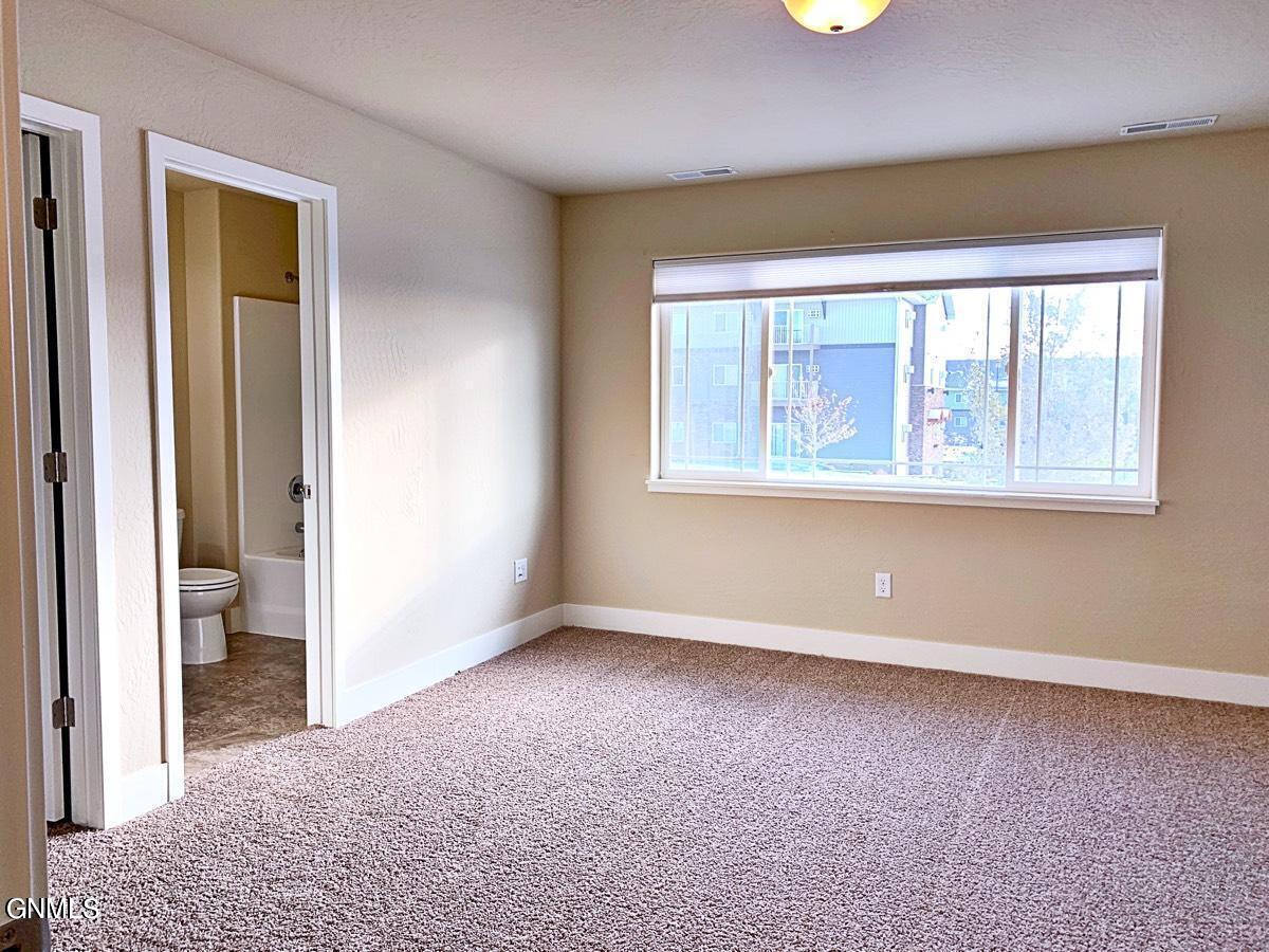 3000-3004 Golden Vista Avenue