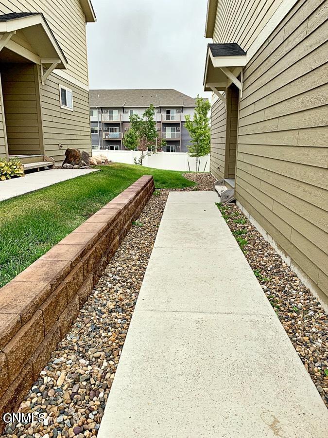 3000-3004 Golden Vista Avenue