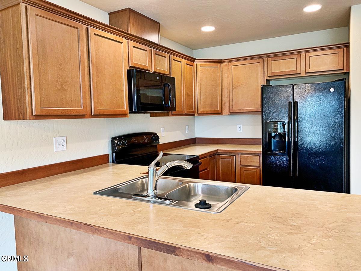 3000-3004 Golden Vista Avenue