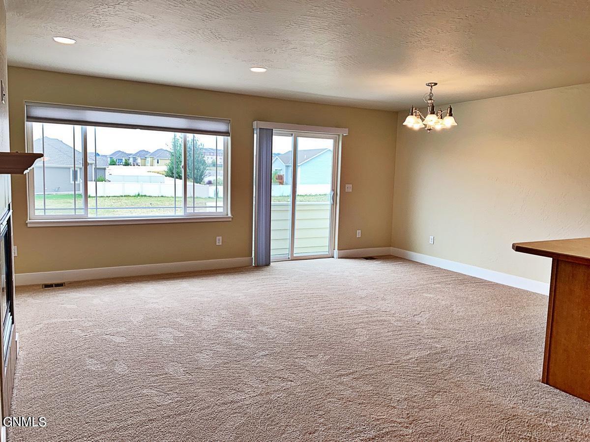 3000-3004 Golden Vista Avenue