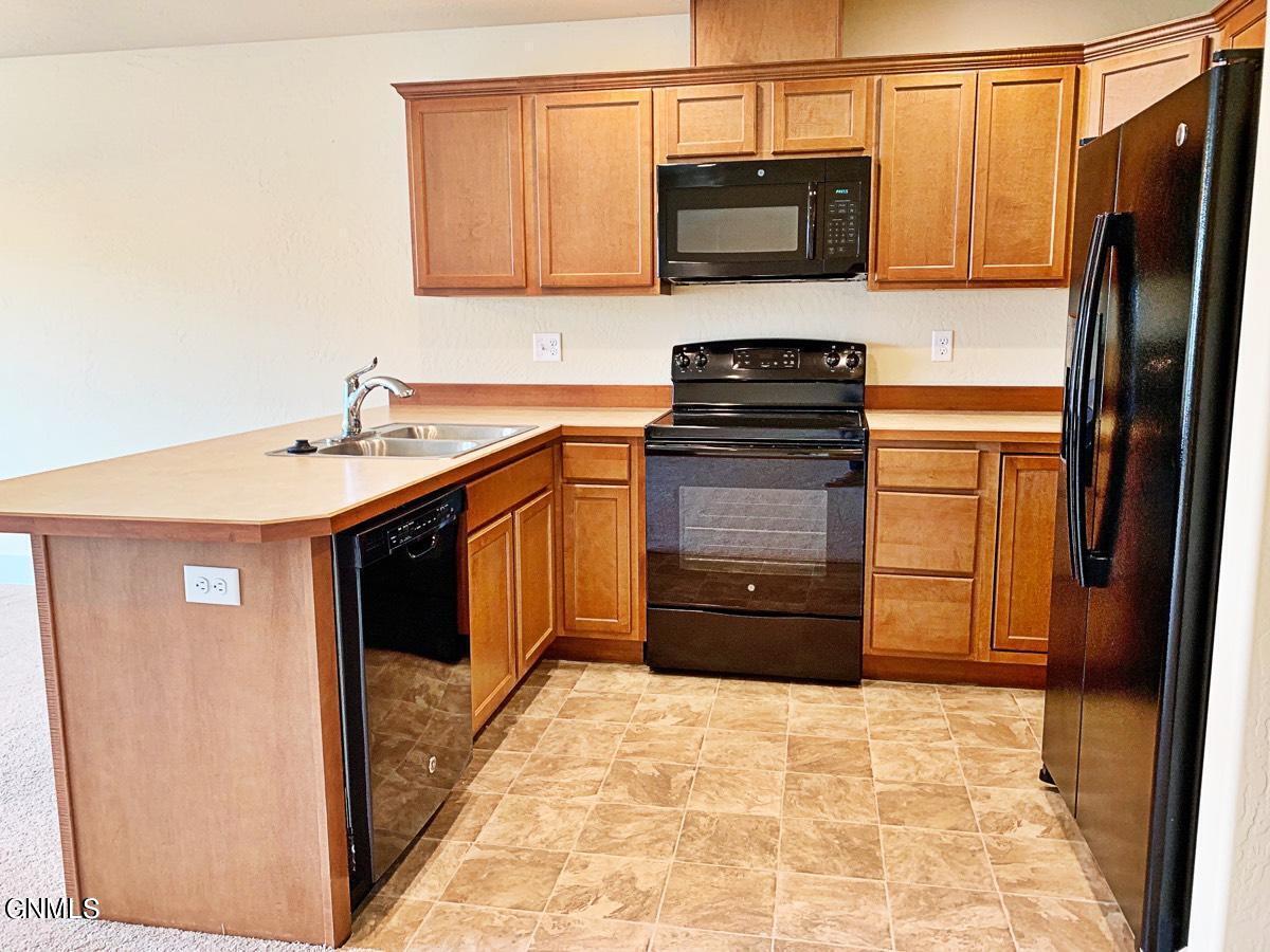 3000-3004 Golden Vista Avenue