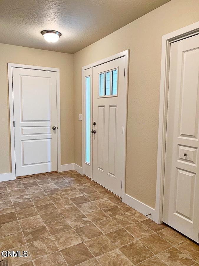 3000-3004 Golden Vista Avenue