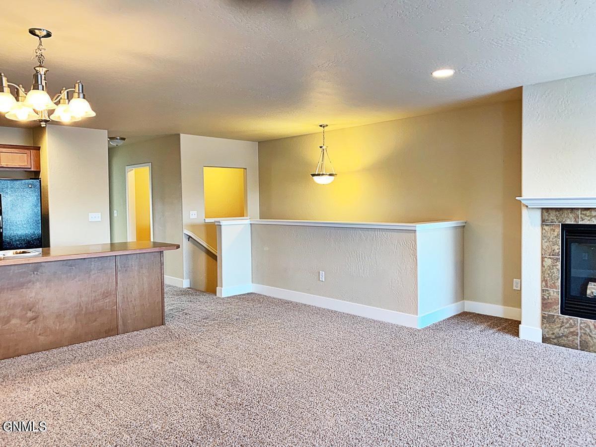 3000-3004 Golden Vista Avenue