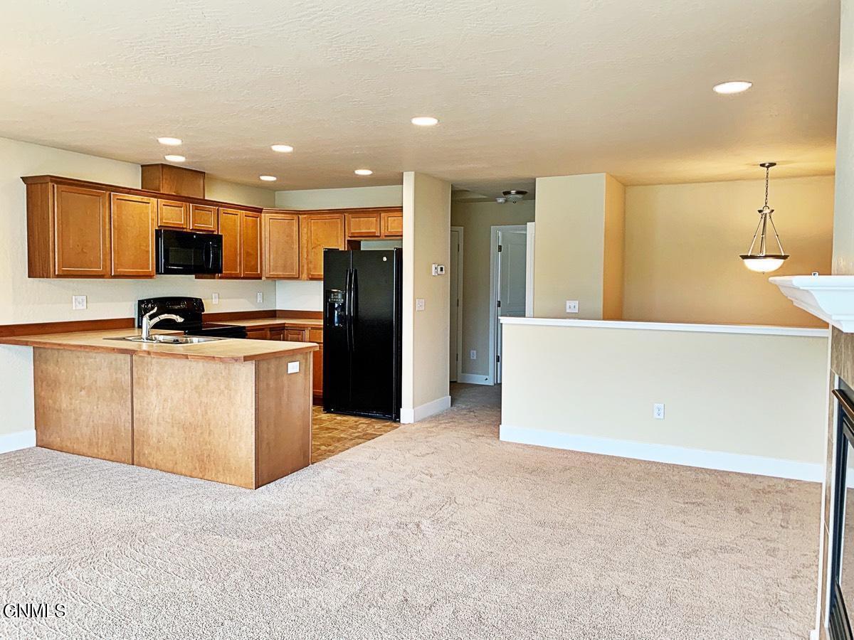 3000-3004 Golden Vista Avenue