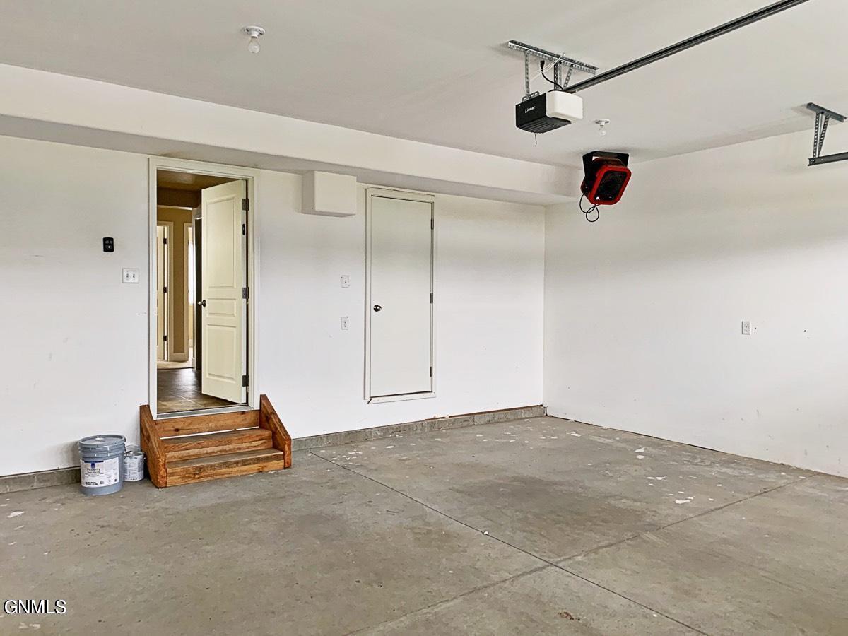 3000-3004 Golden Vista Avenue