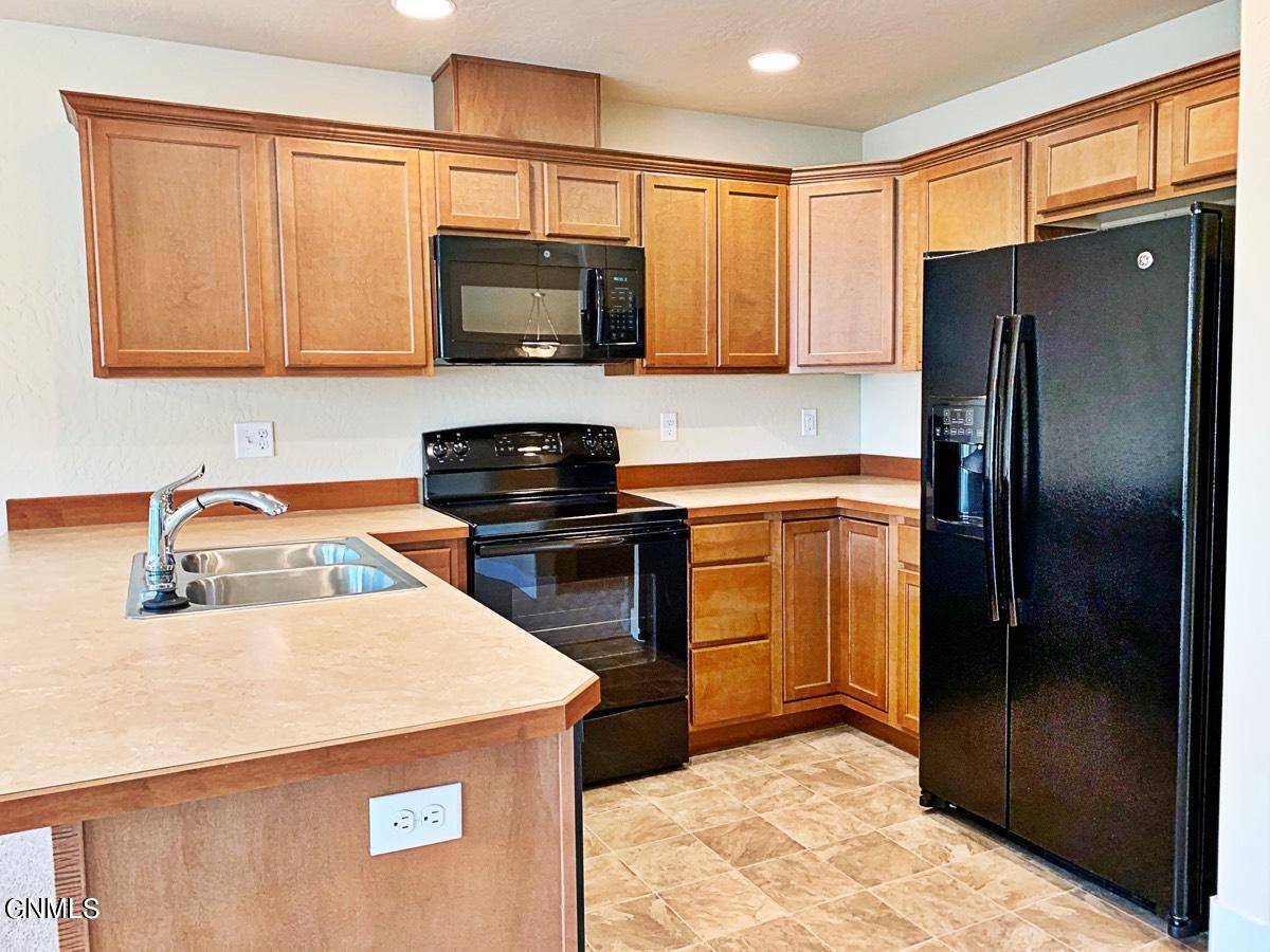 3000-3004 Golden Vista Avenue