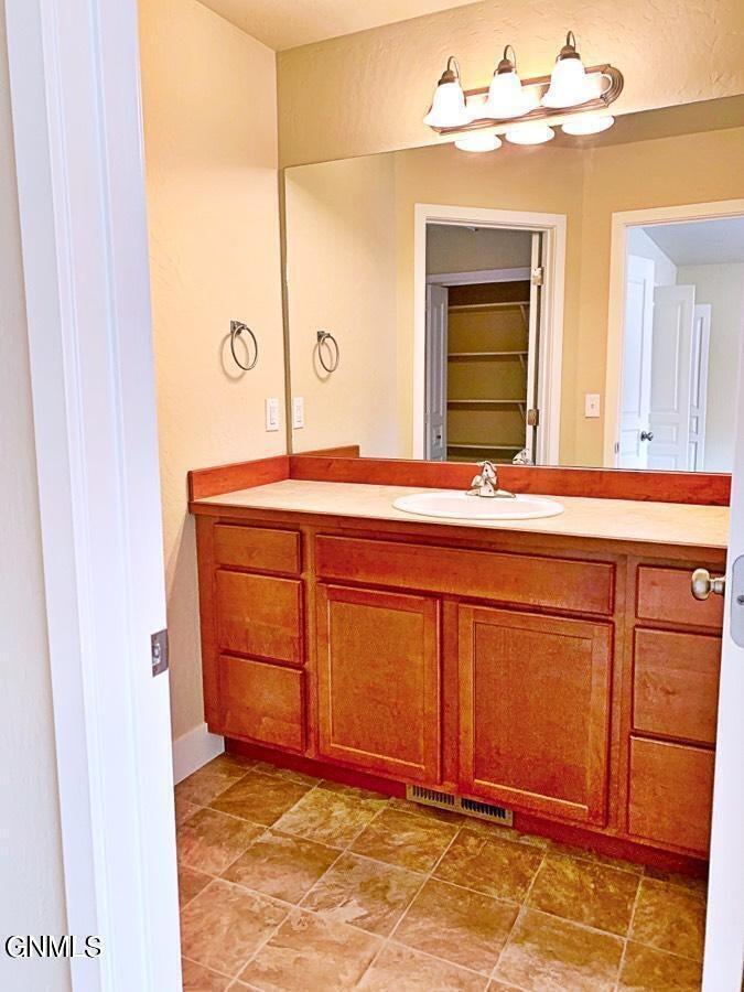 3000-3004 Golden Vista Avenue