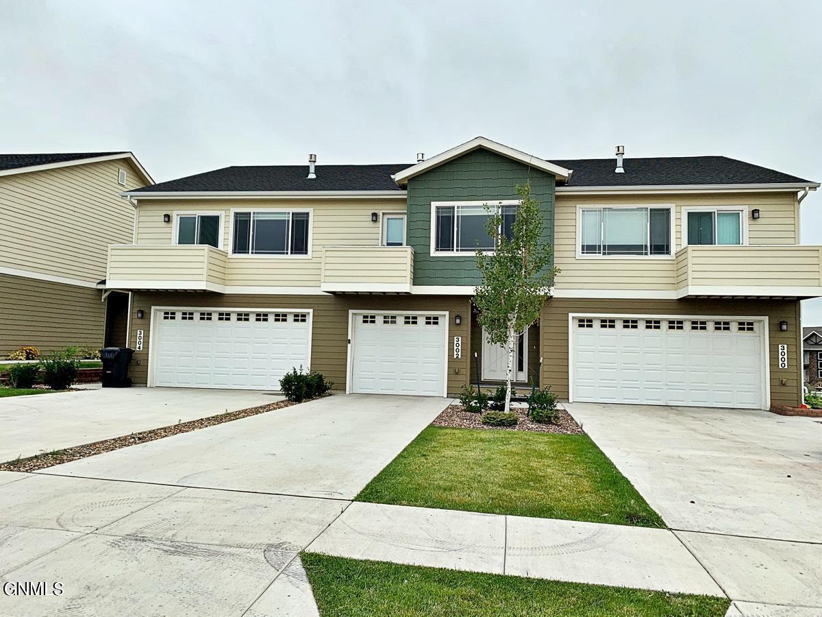 3000-3004 Golden Vista Avenue