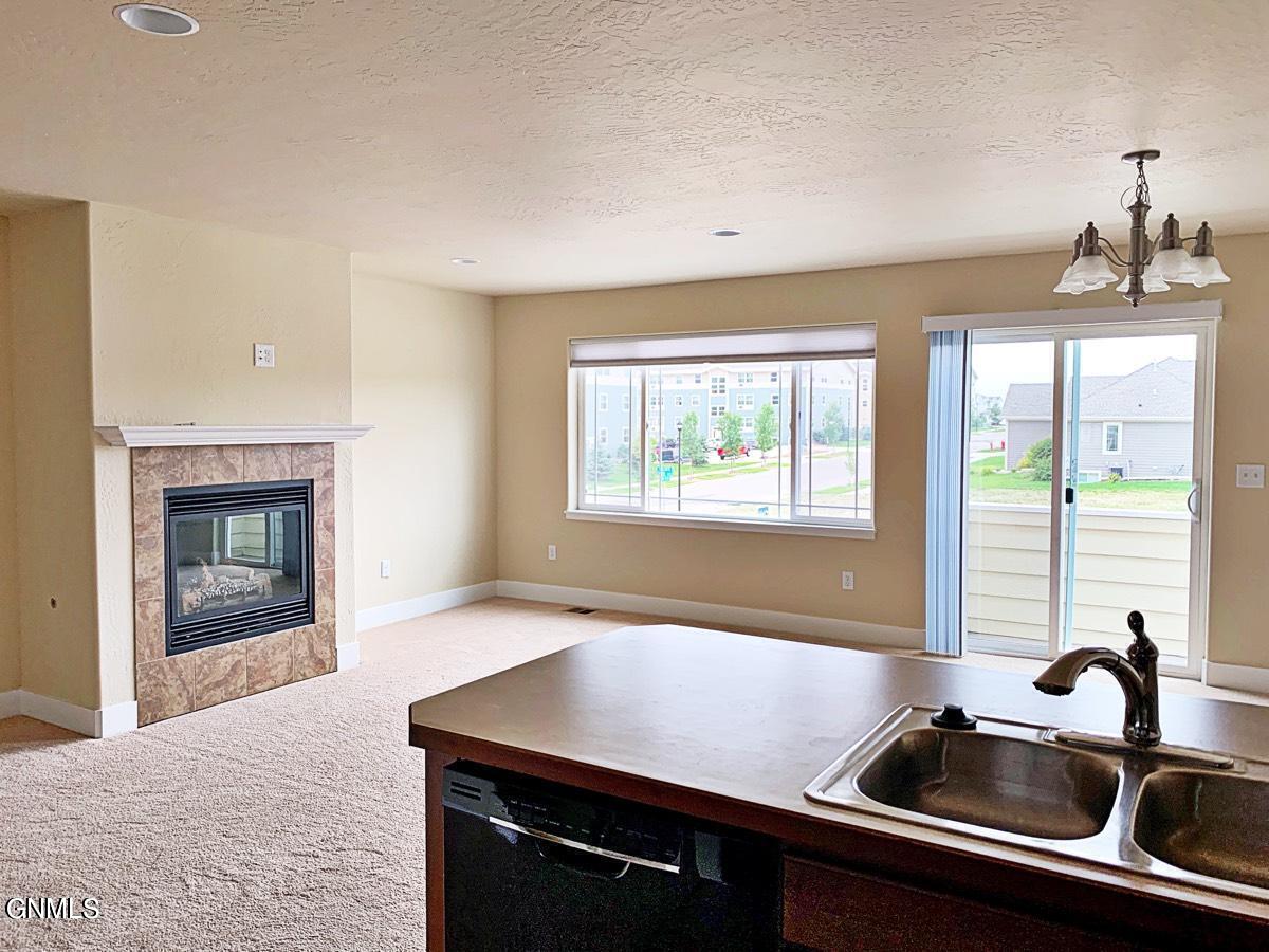 3000-3004 Golden Vista Avenue