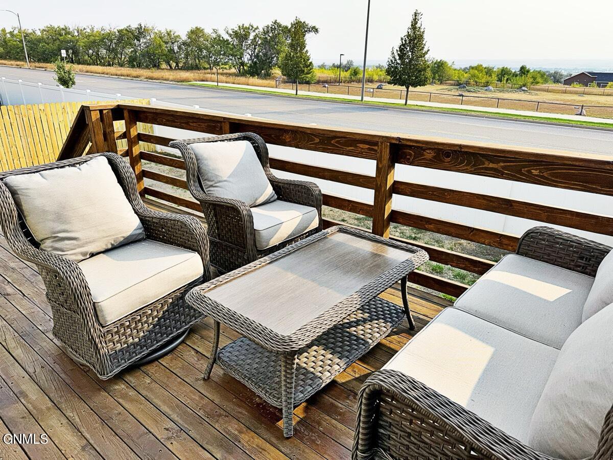 3102 Golden Vista Avenue