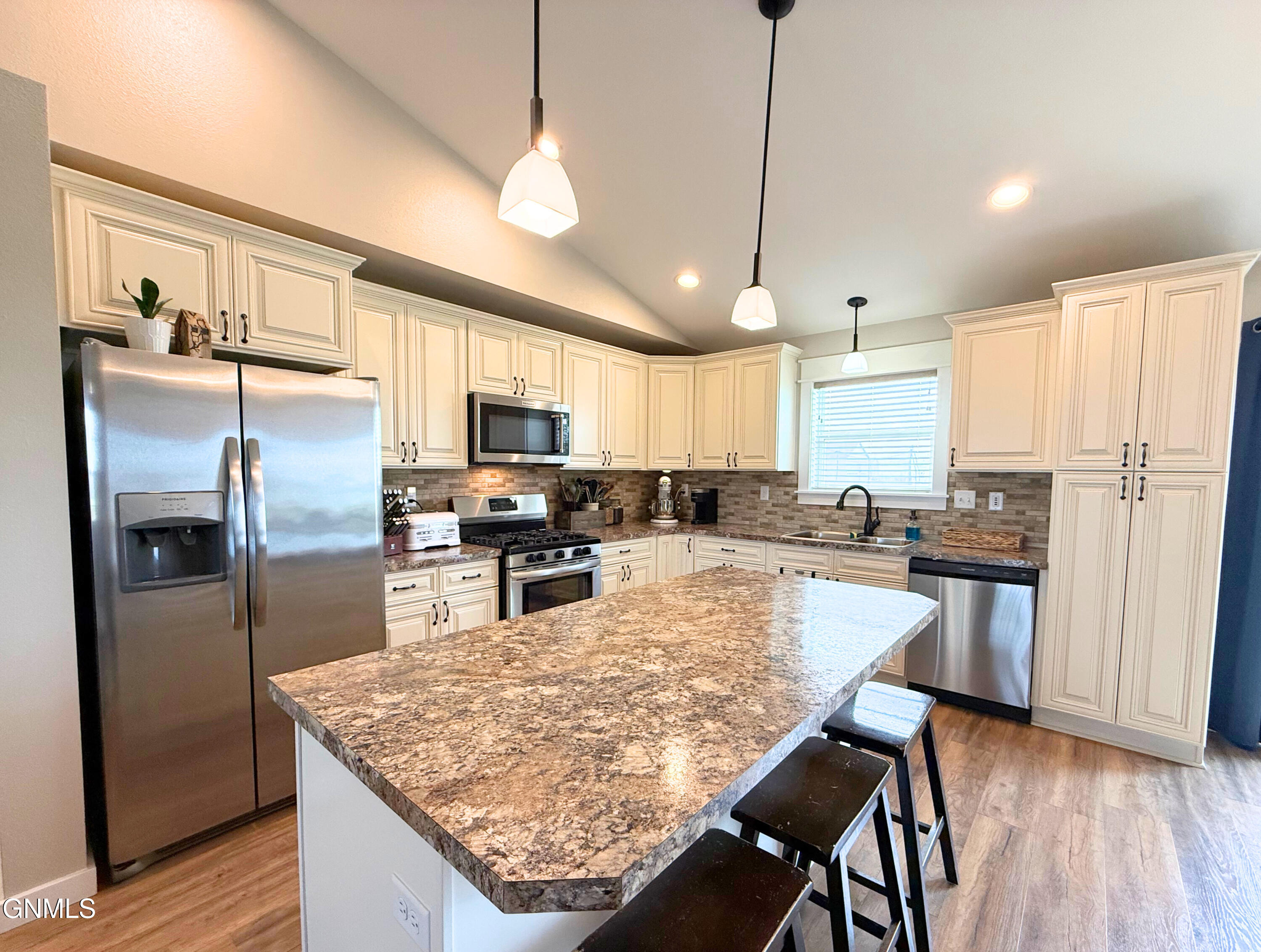 13344 Yellowstone Meadow Street