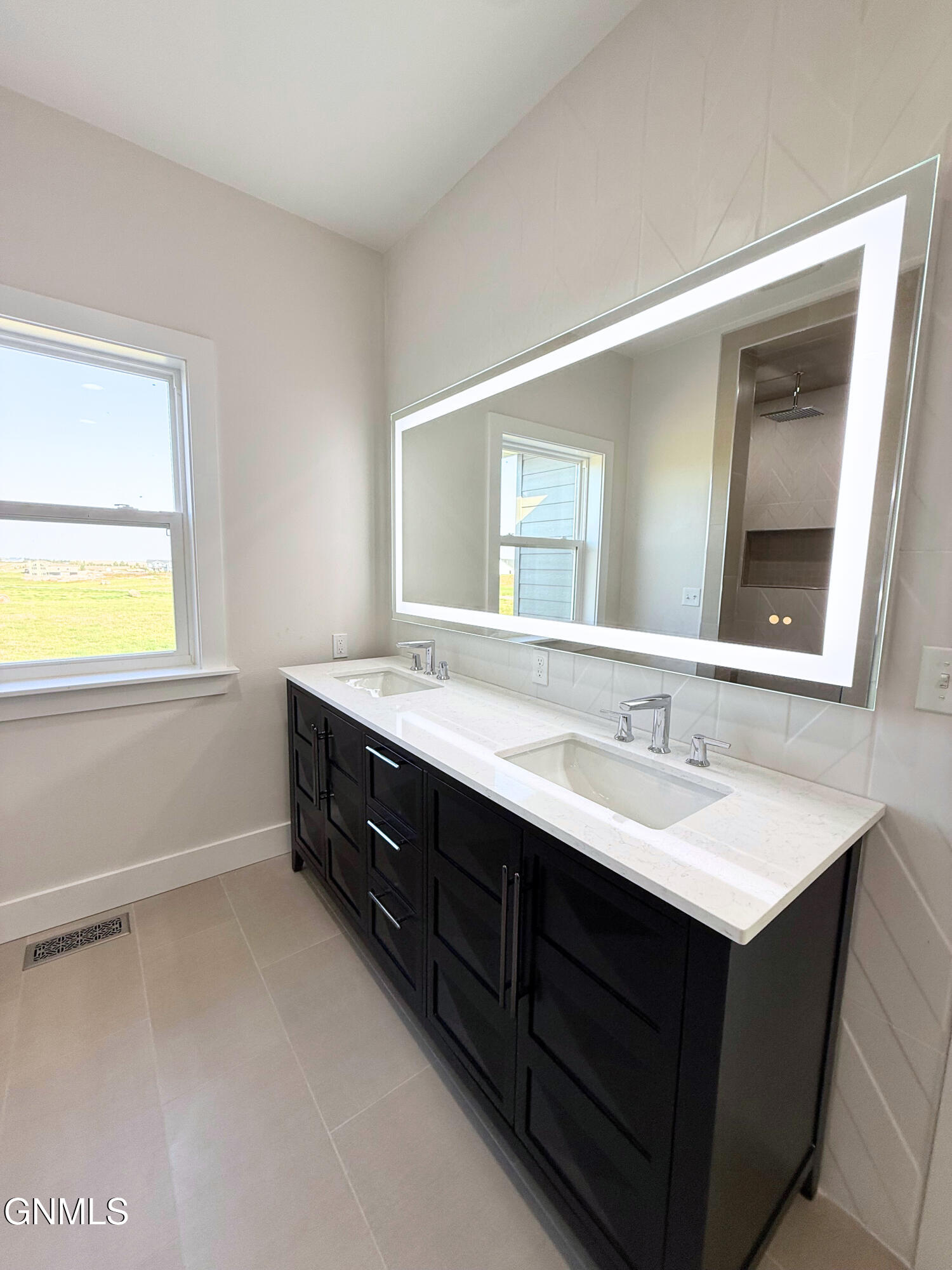 5062 Arrowhead Place, Williston