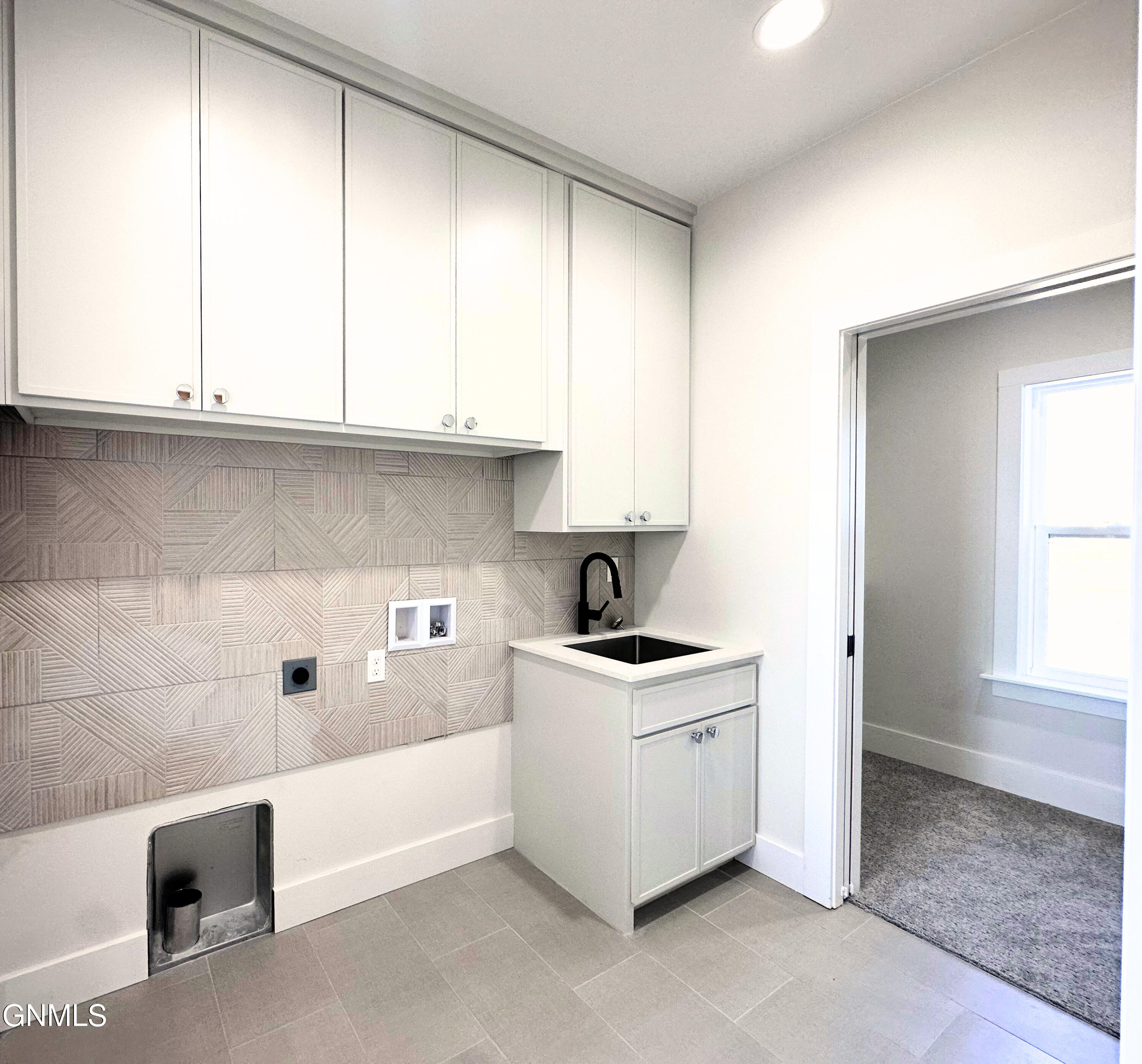 5062 Arrowhead Place, Williston