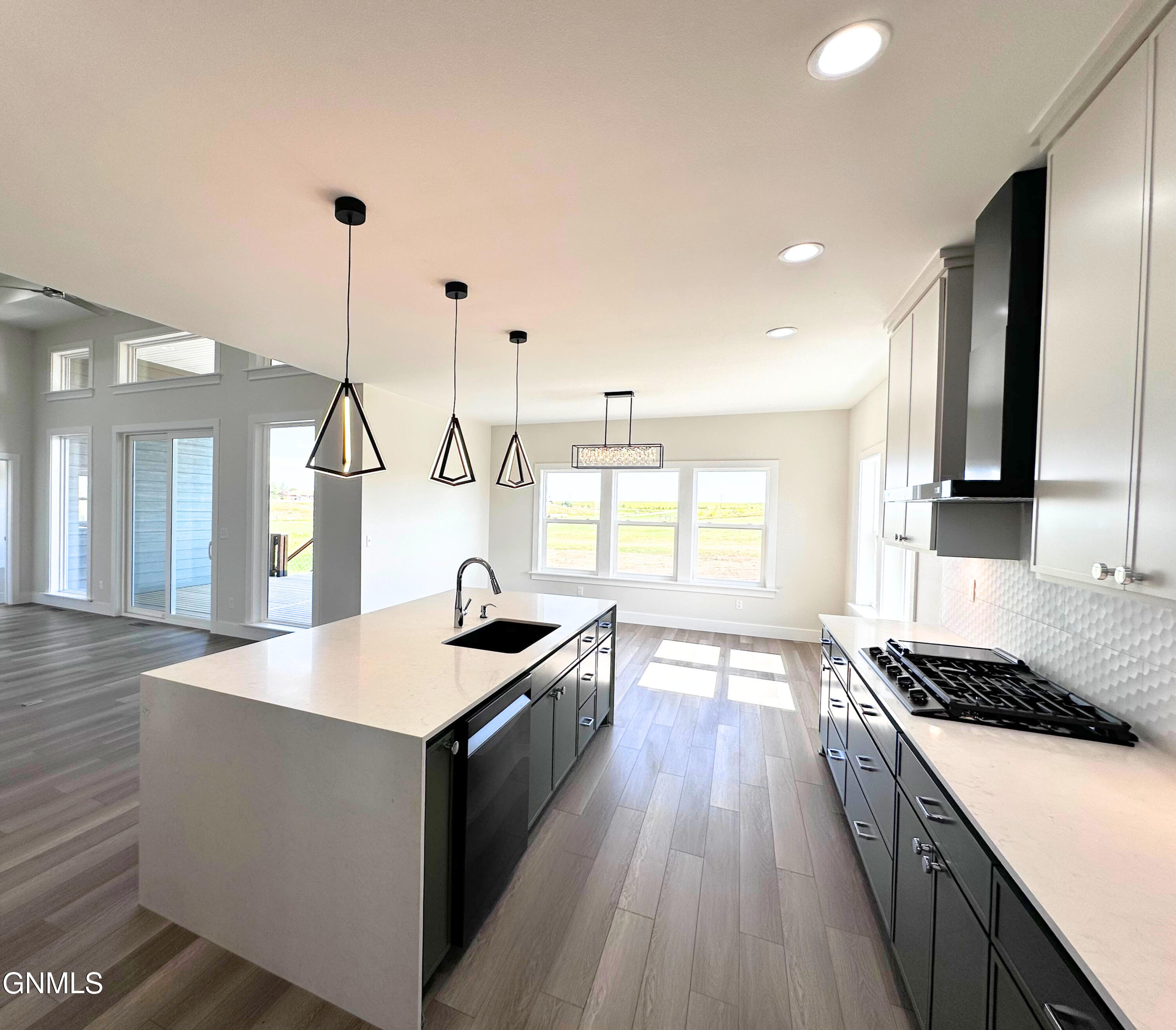 5062 Arrowhead Place, Williston