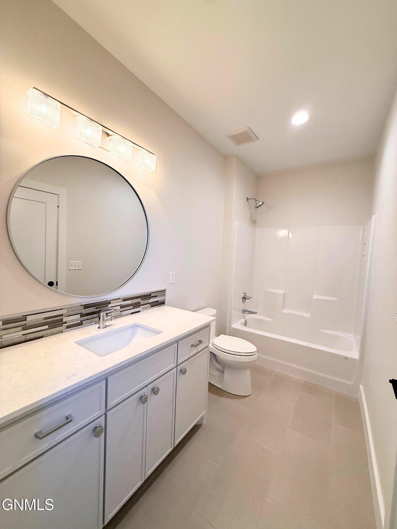 5062 Arrowhead Place, Williston