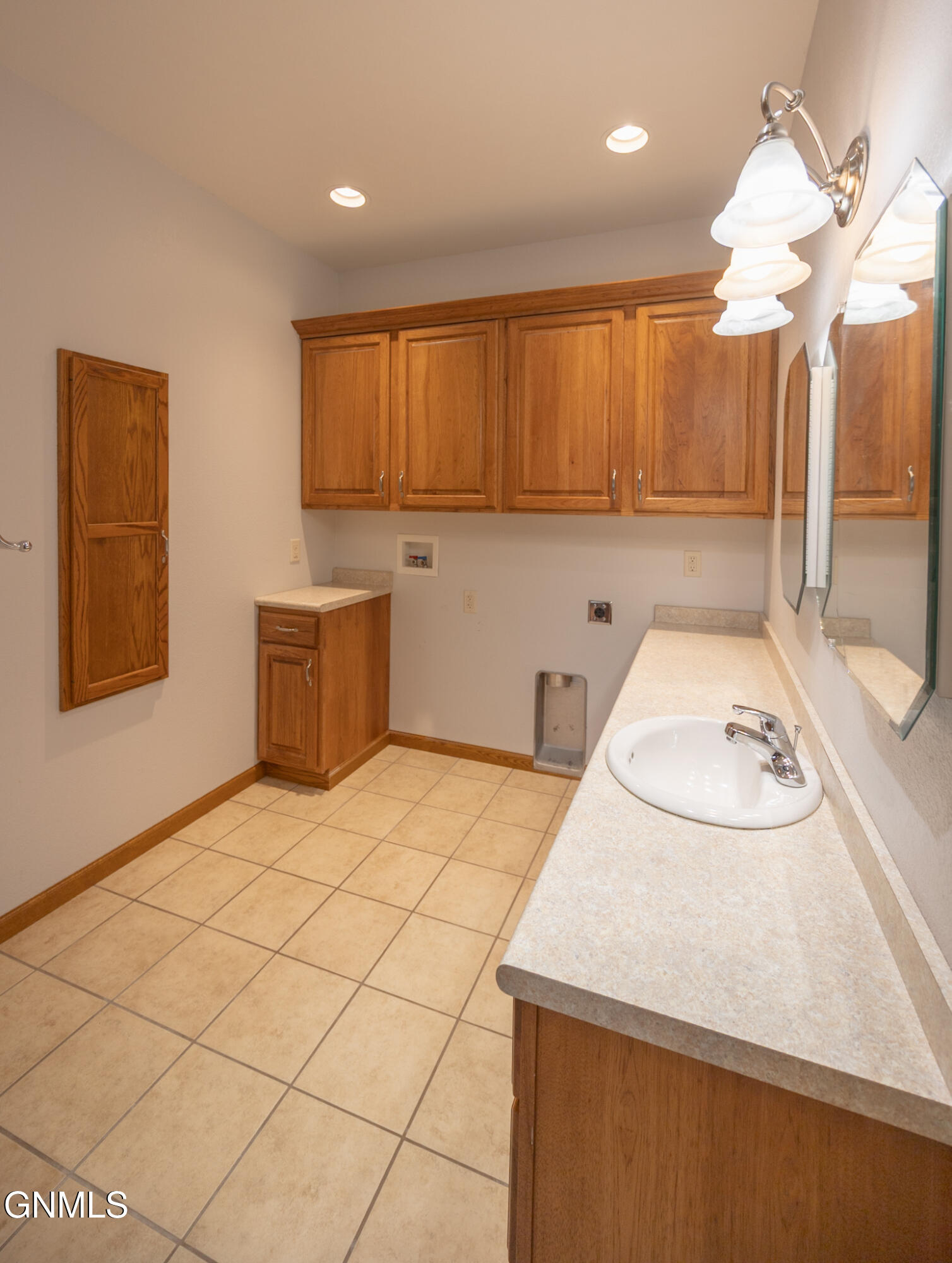 708 5th Street W