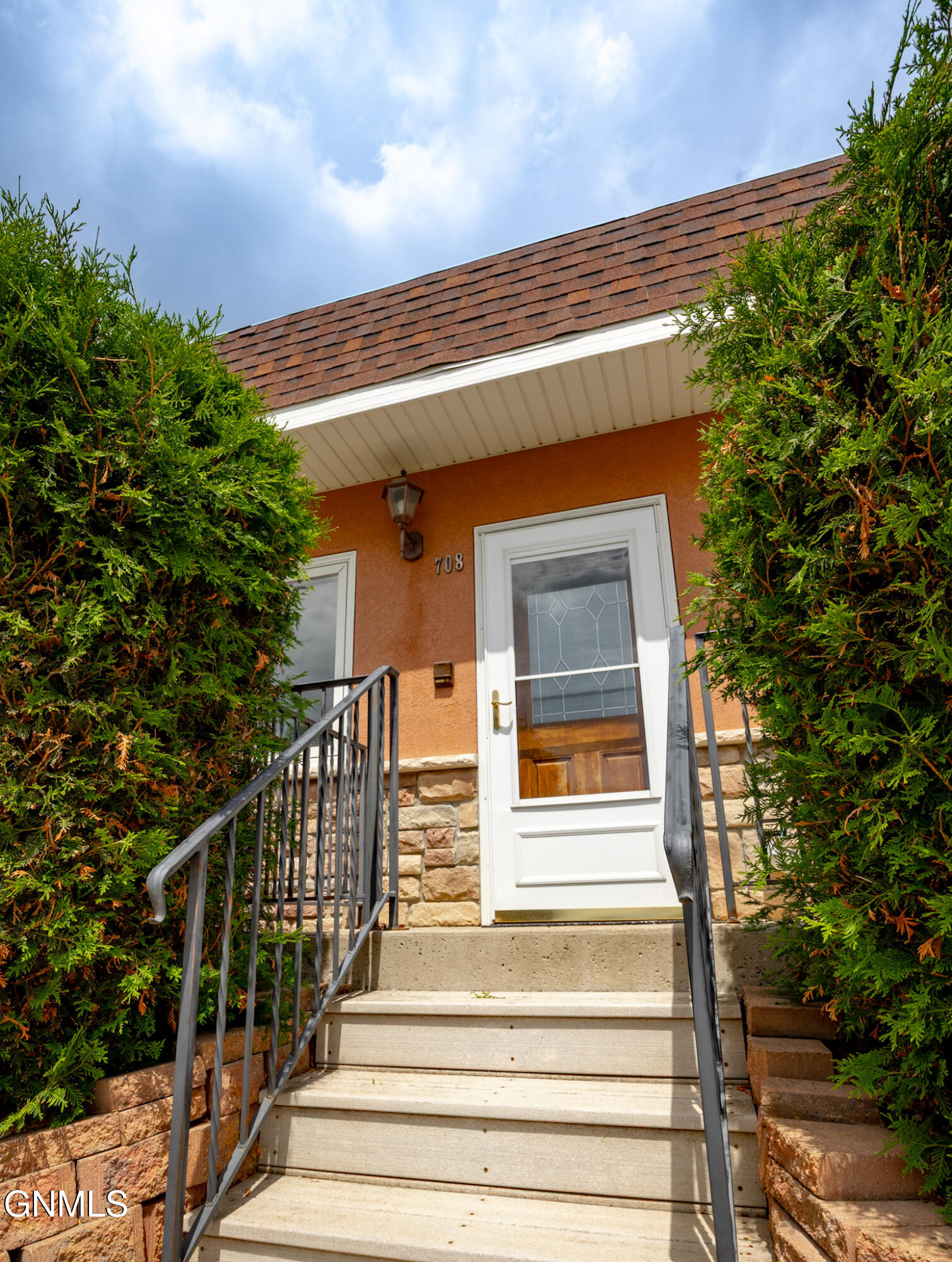 708 5th Street W