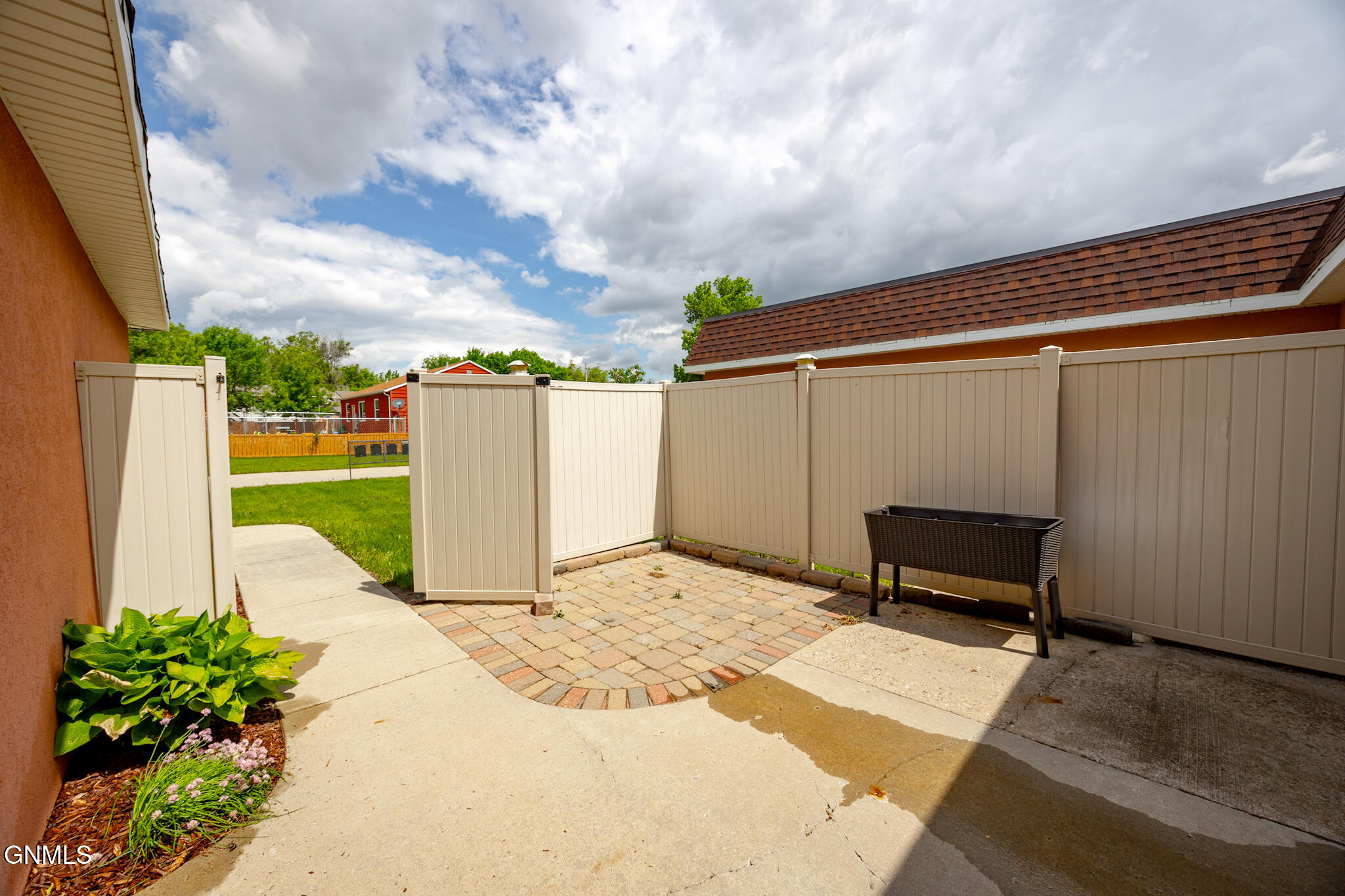 708 5th Street W