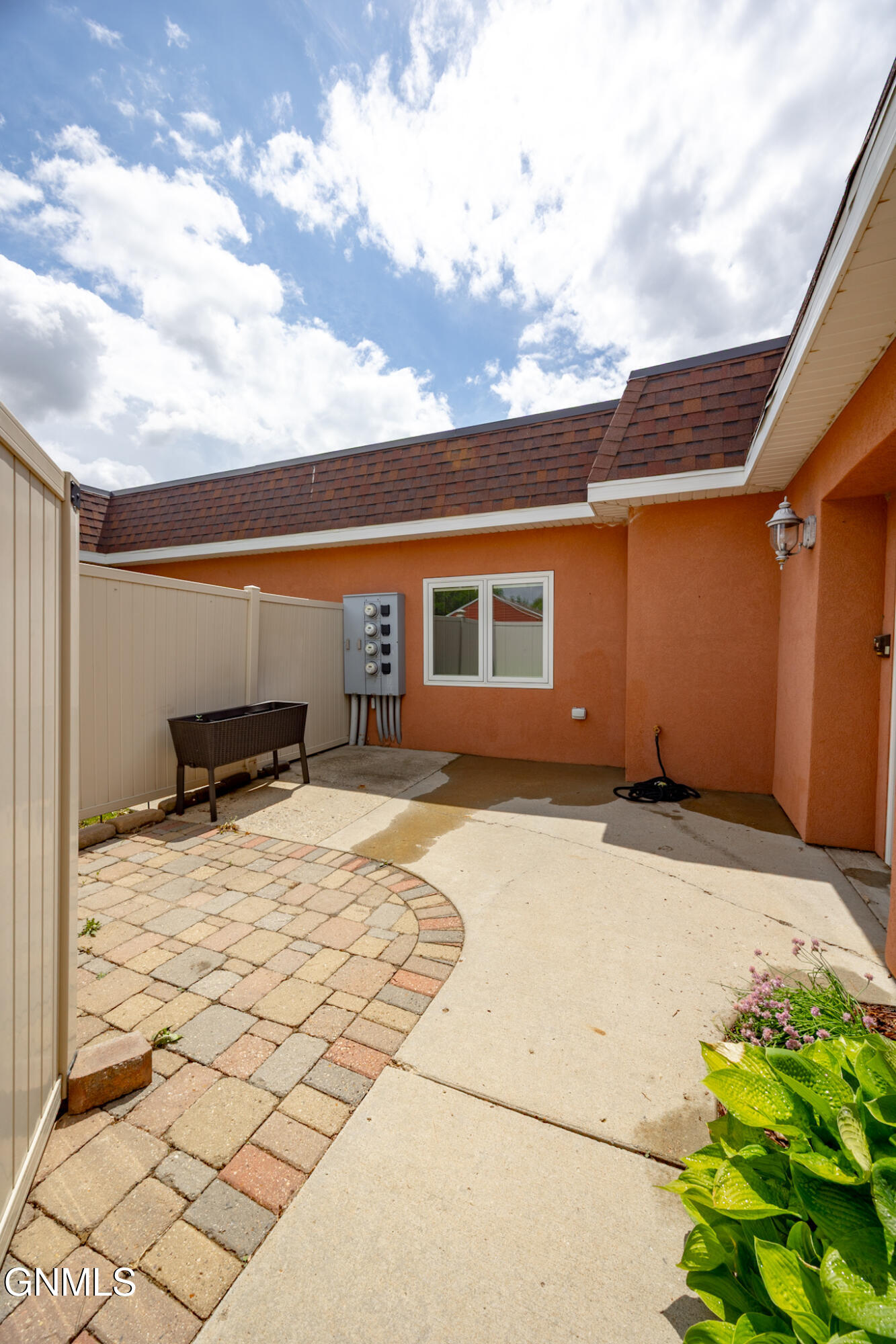 708 5th Street W
