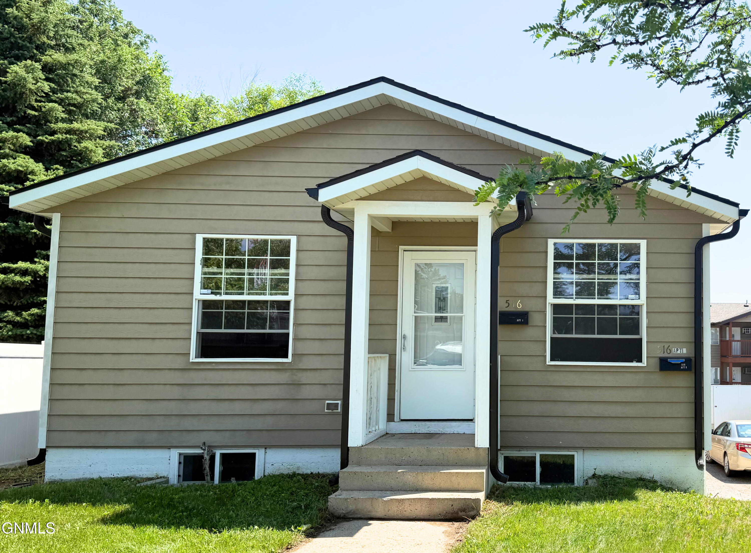 516 University Avenue