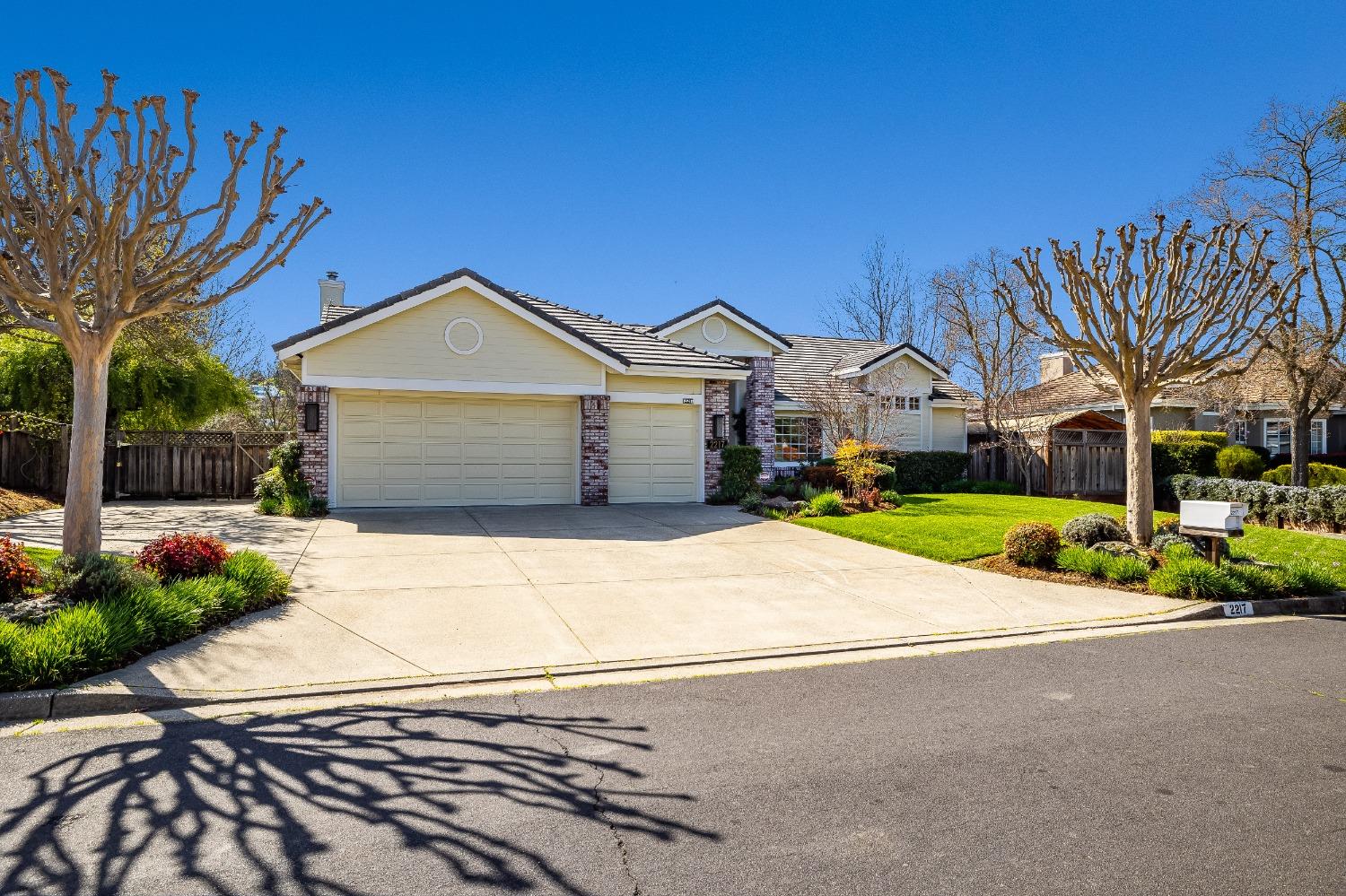 2217 Ridgepointe Court