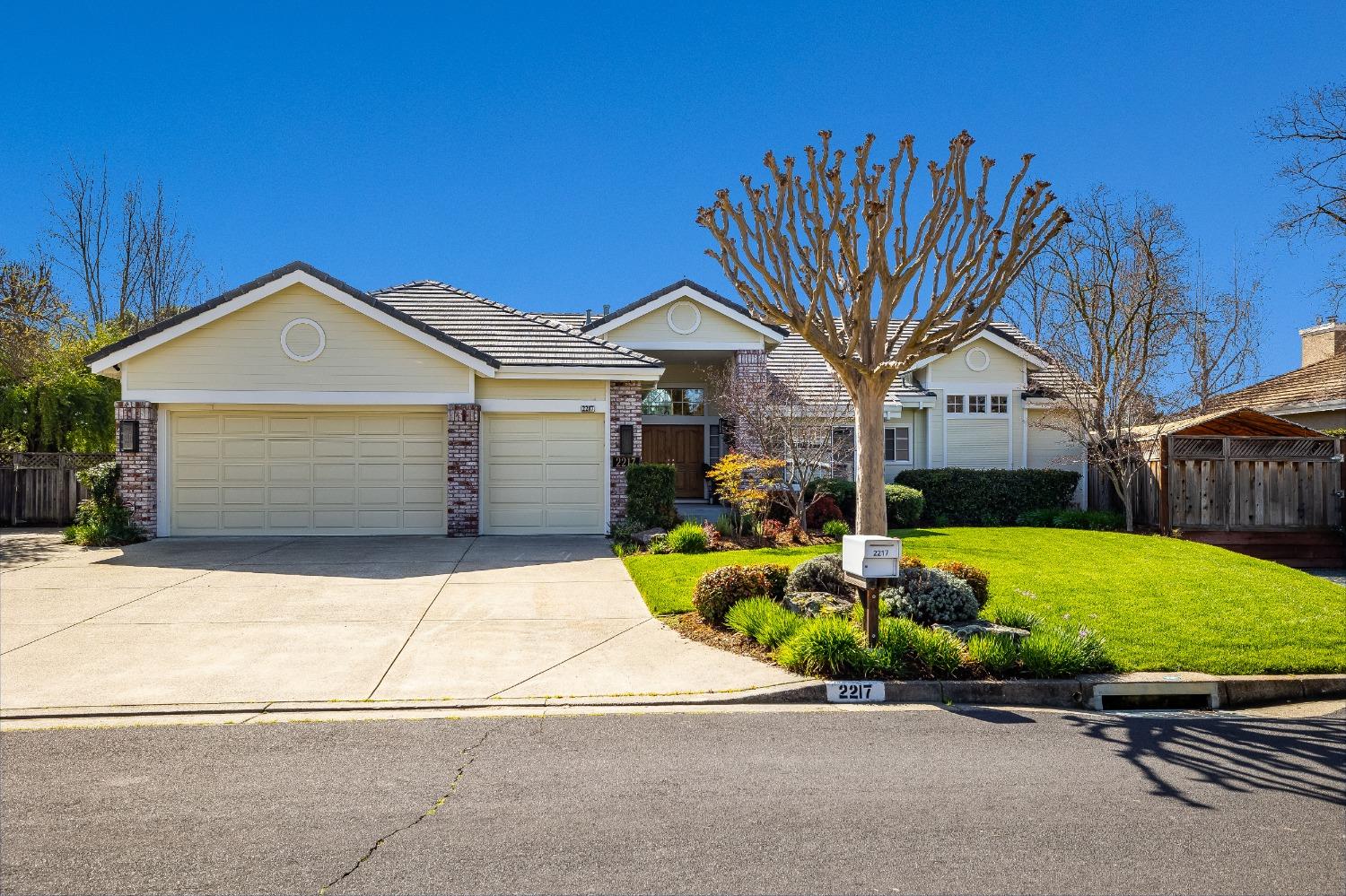 2217 Ridgepointe Court