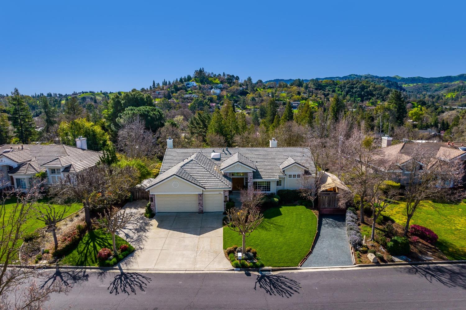 2217 Ridgepointe Court