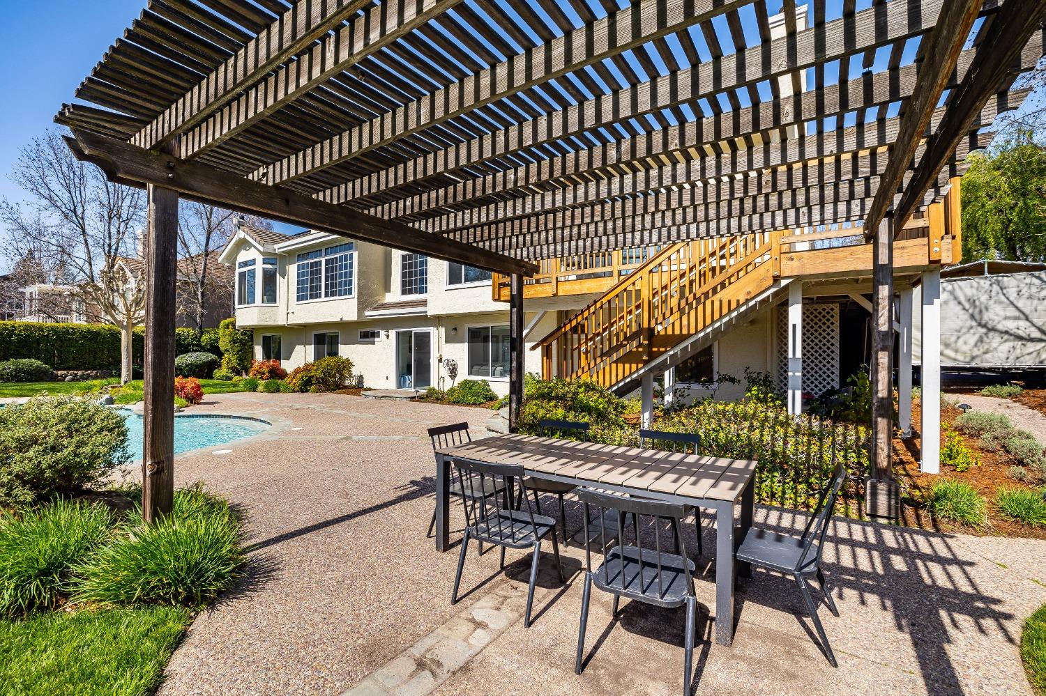 2217 Ridgepointe Court