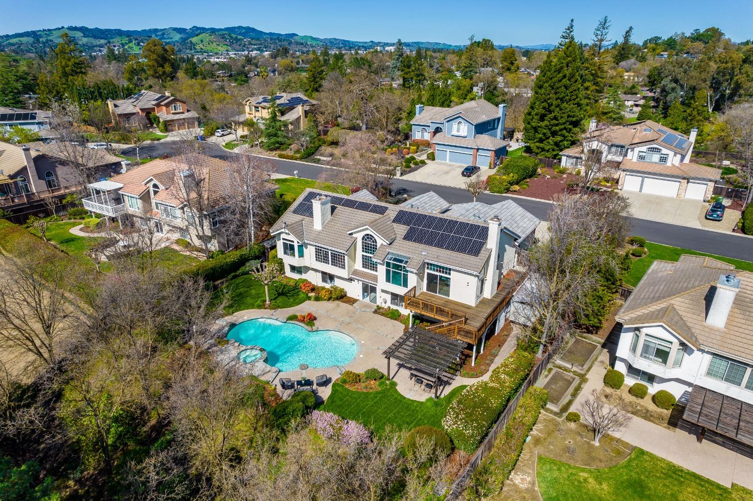 2217 Ridgepointe Court