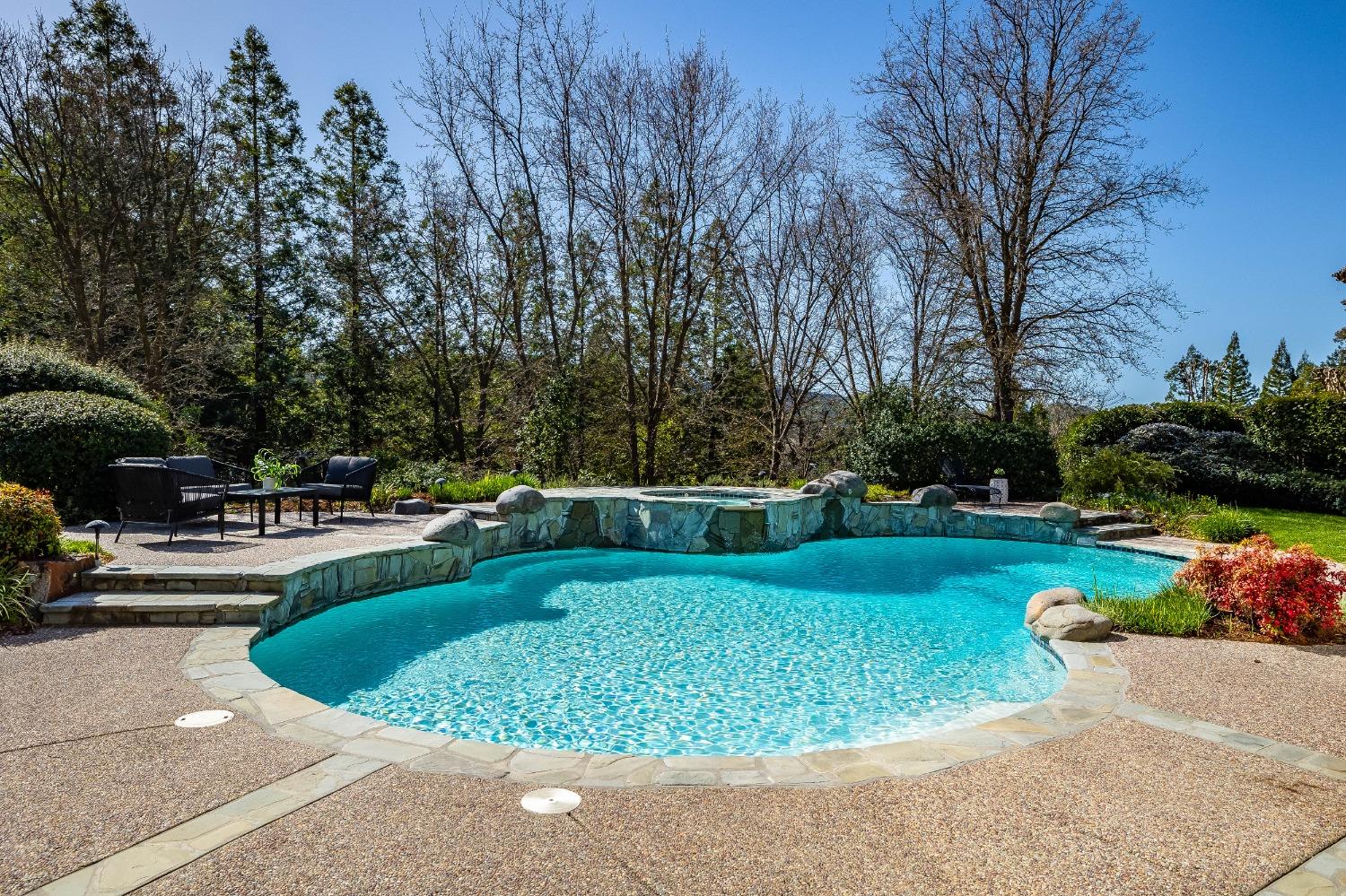 2217 Ridgepointe Court