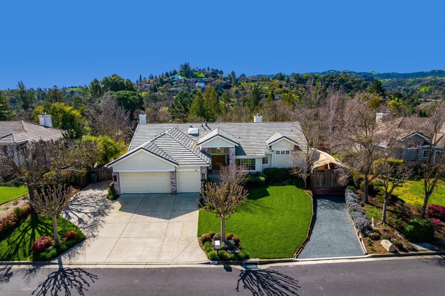 2217 Ridgepointe Court