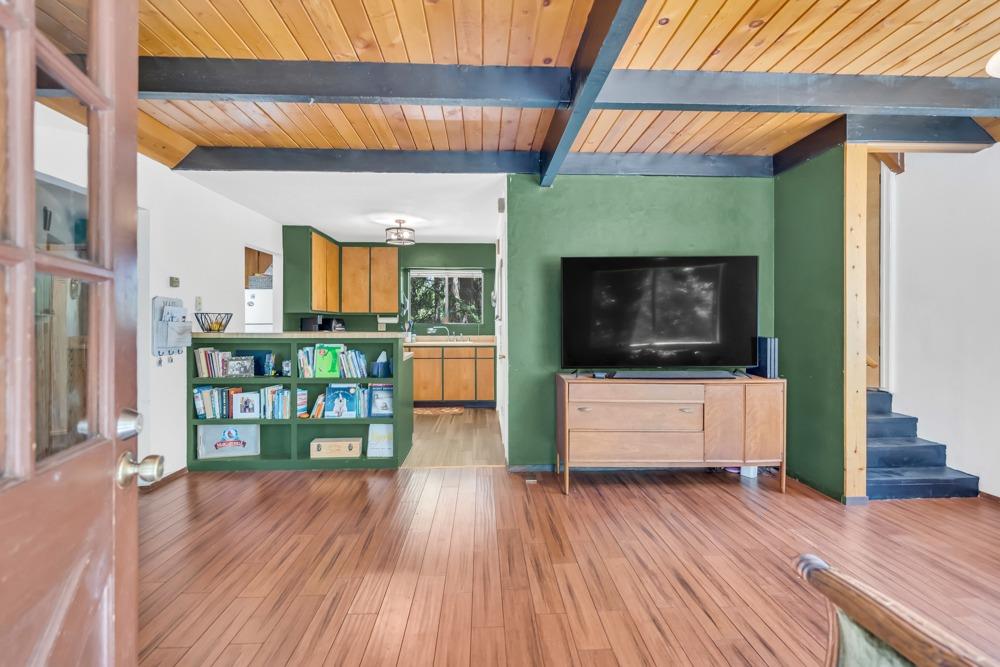 6075 Dolly Varden Lane