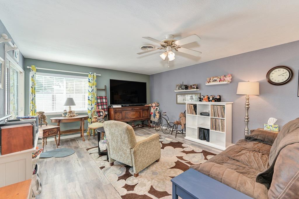 2229 Weldon
