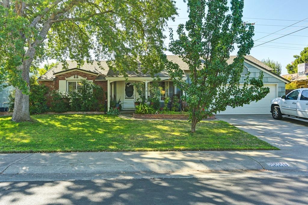 2229 Weldon