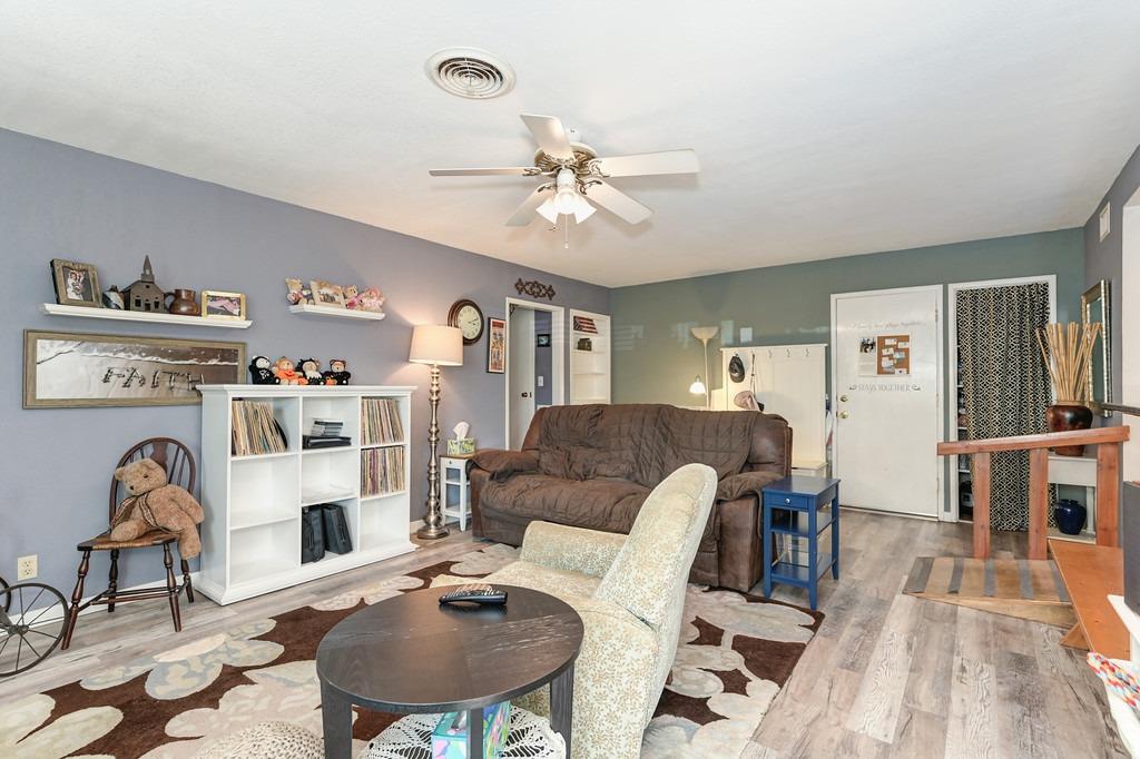 2229 Weldon