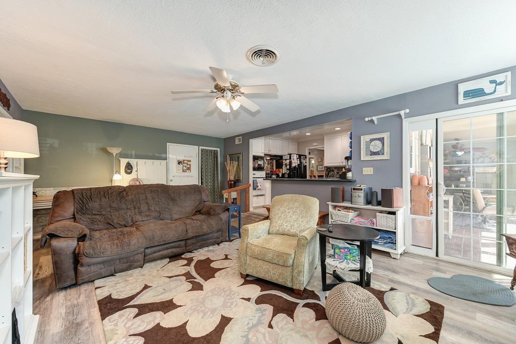 2229 Weldon