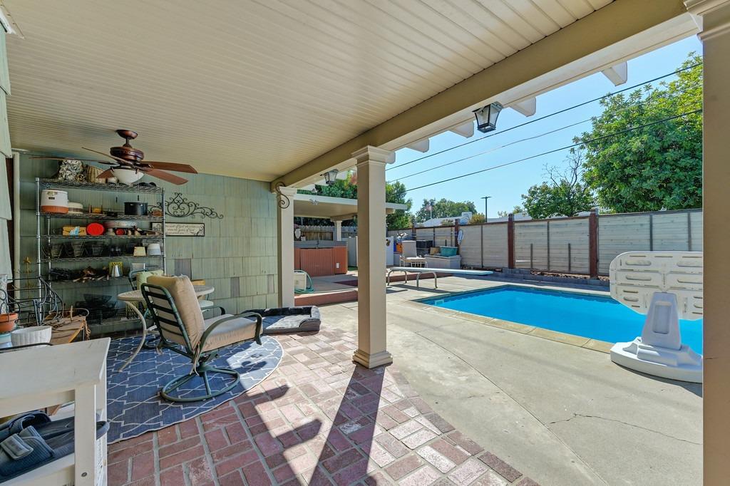 2229 Weldon