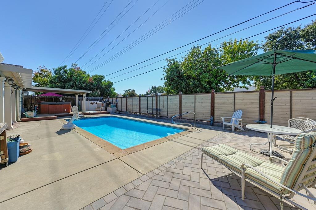 2229 Weldon