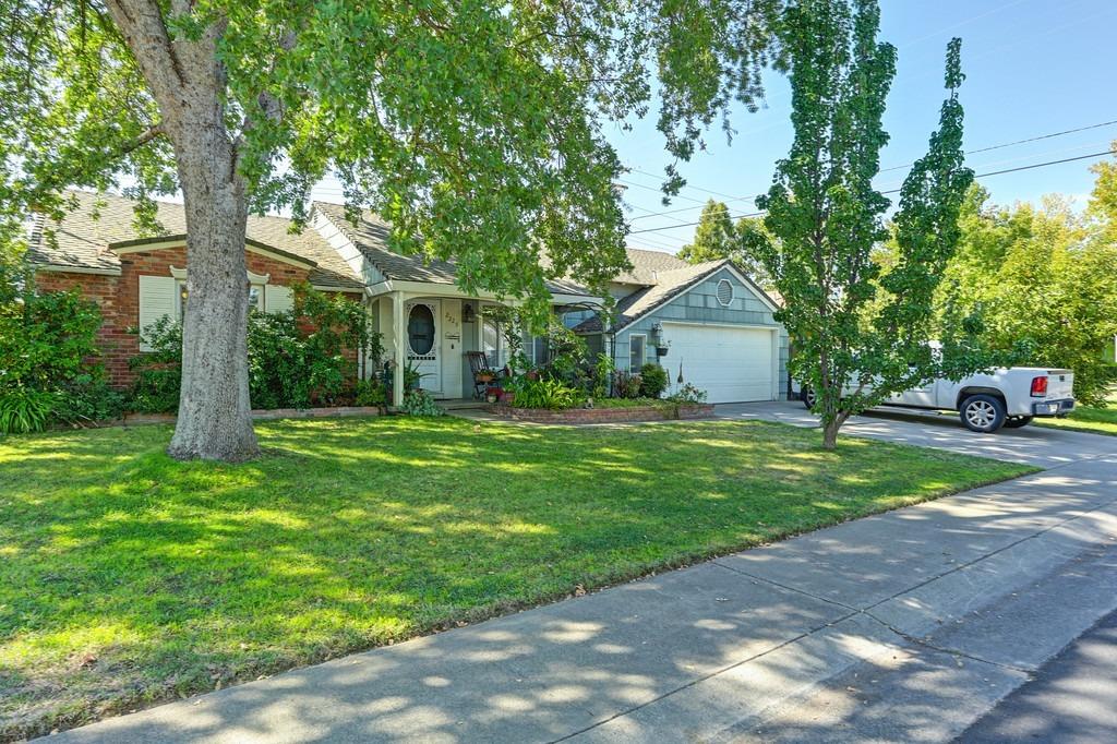 2229 Weldon