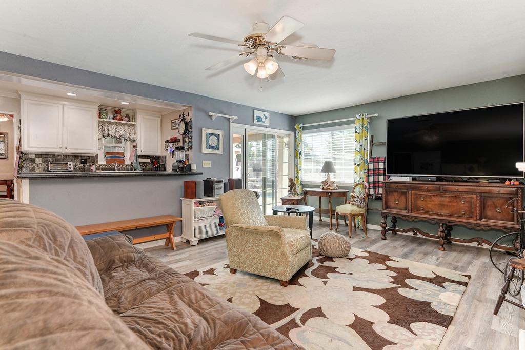 2229 Weldon