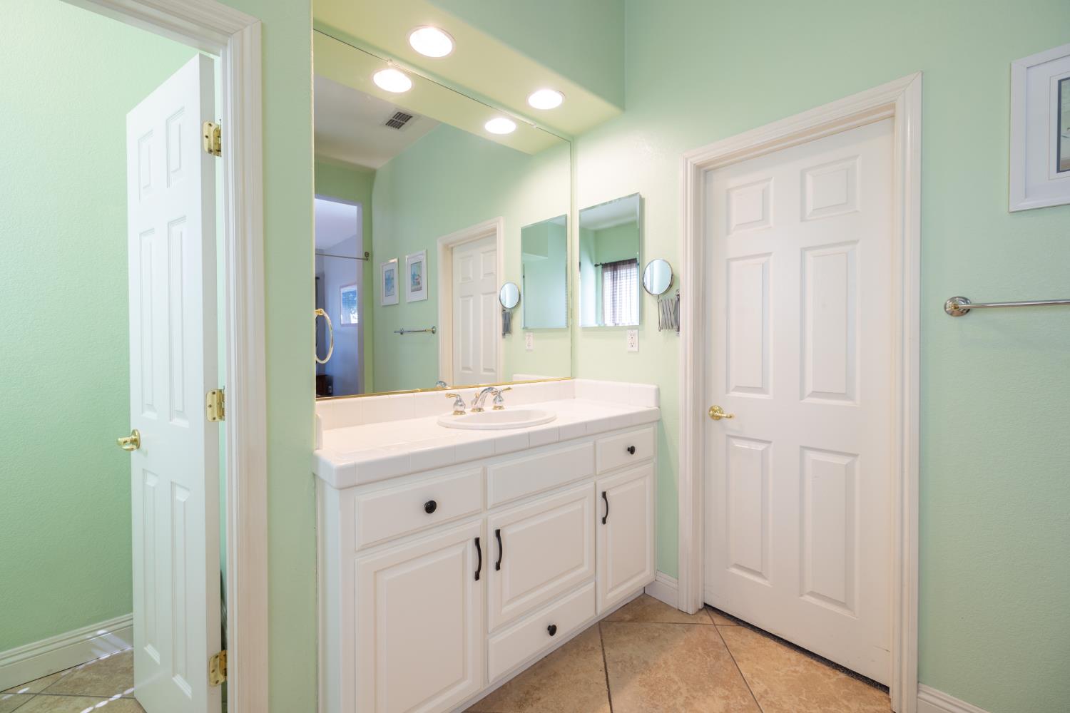 18 Jamboree Court