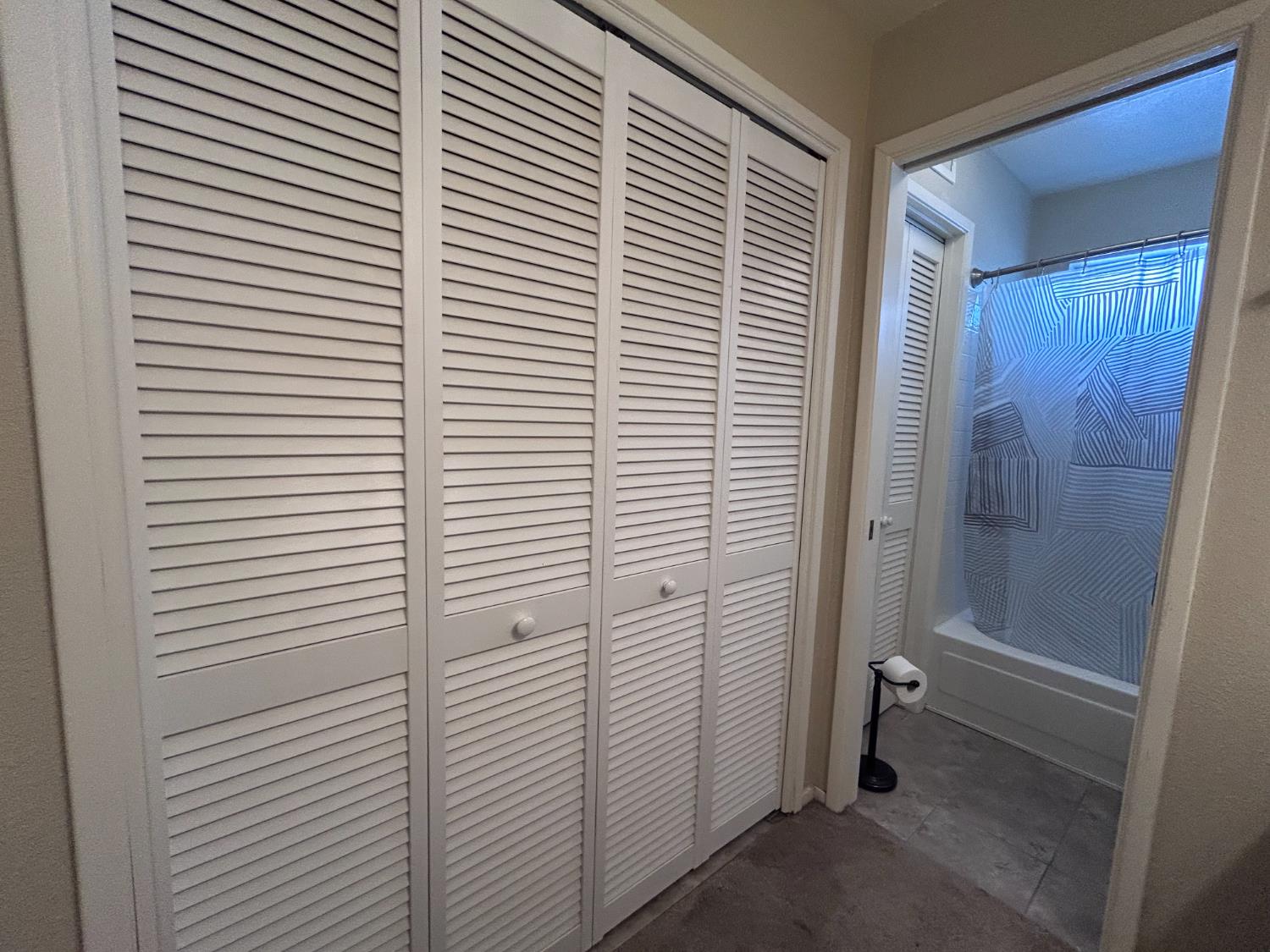 8252 Center Parkway 84