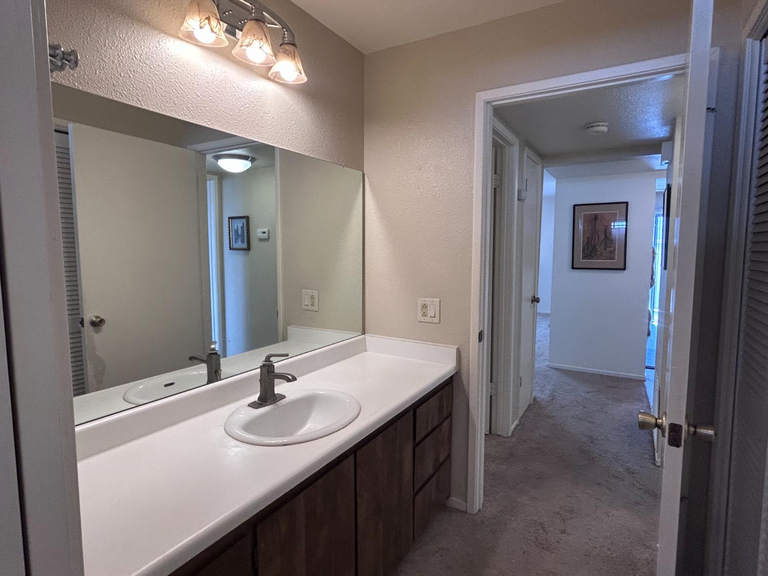 8252 Center Parkway 84