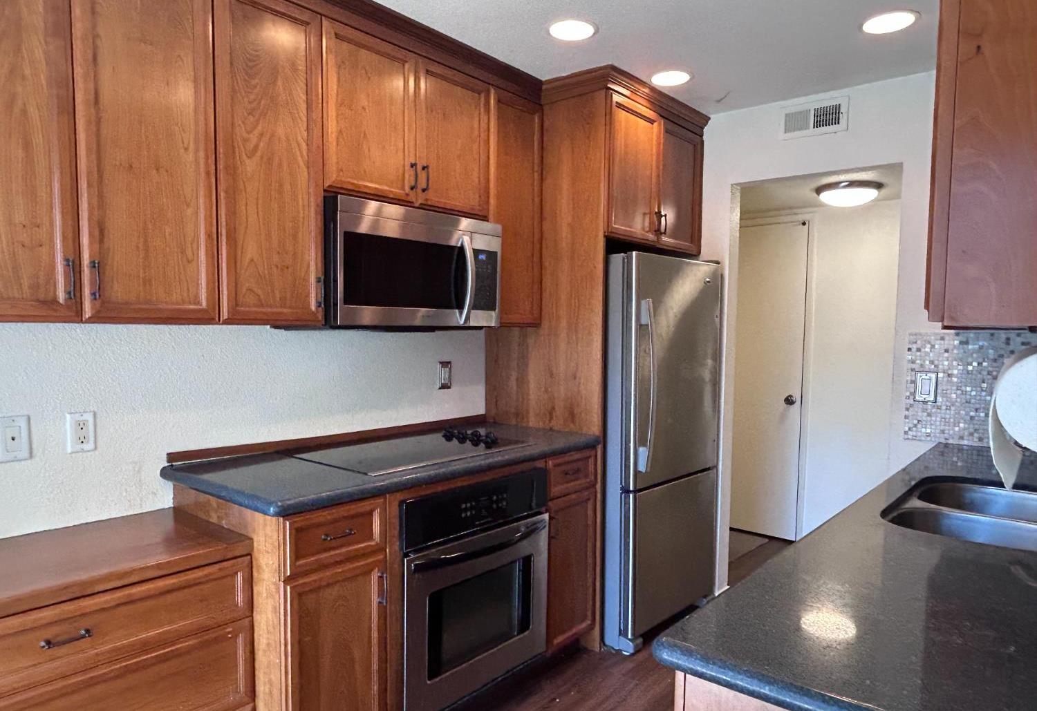 8252 Center Parkway 84
